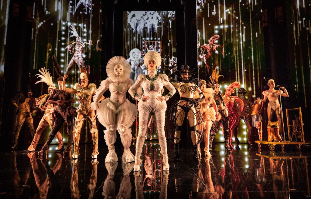 Jean Paul Gaultier freak show scena
